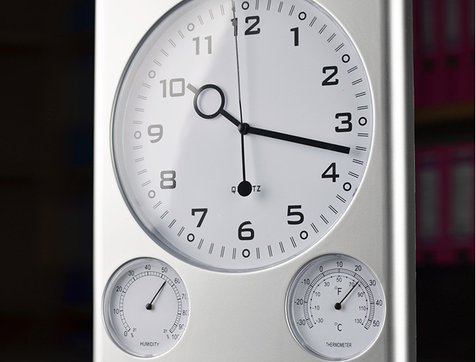 Zegar z higrometrem i termometrem