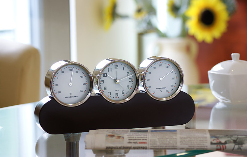 Zegar z higrometrem i termometrem