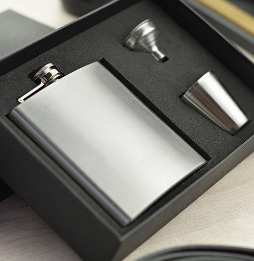 Komplet – piersiówka 180 ml, 2 kieliszki i lejek