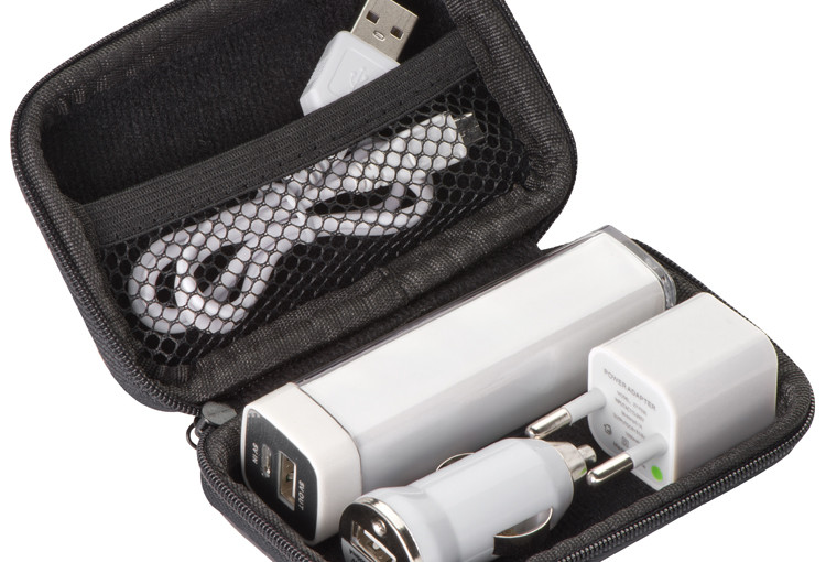 Zestaw power bank 2200 mAh, ładowarka i wtyczka EU, kolor biały. Minimum 20 sztuk.