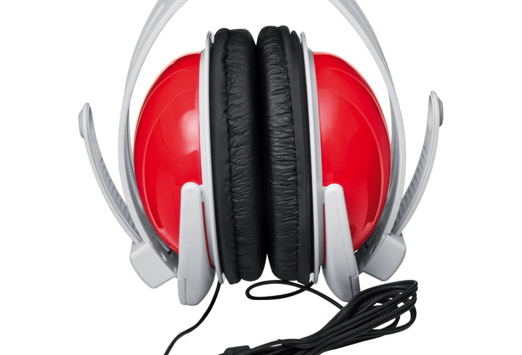 Duże słuchawki, kolor czerwony, czarny i niebieski.