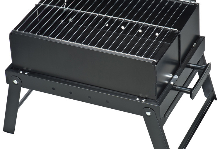 Duży grill, kolor czarny
